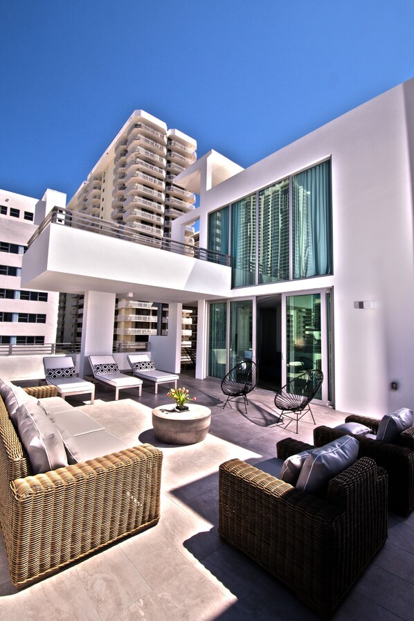 Terrace One Bedroom Corner Suite with Extra Large Balcony | Terrace/patio