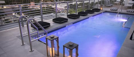 Outdoor pool, pool umbrellas, sun loungers