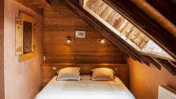 Individually furnished, desk, laptop workspace, soundproofing