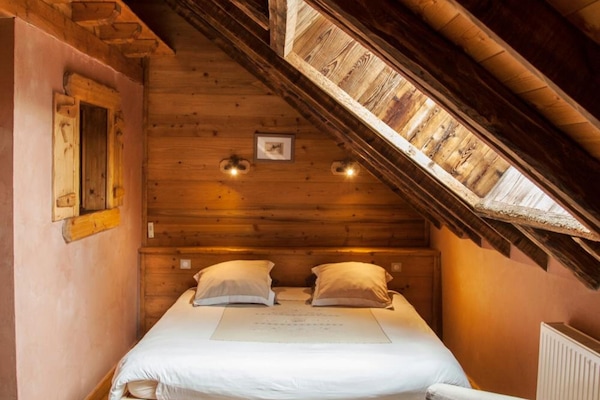 Individually furnished, desk, laptop workspace, soundproofing