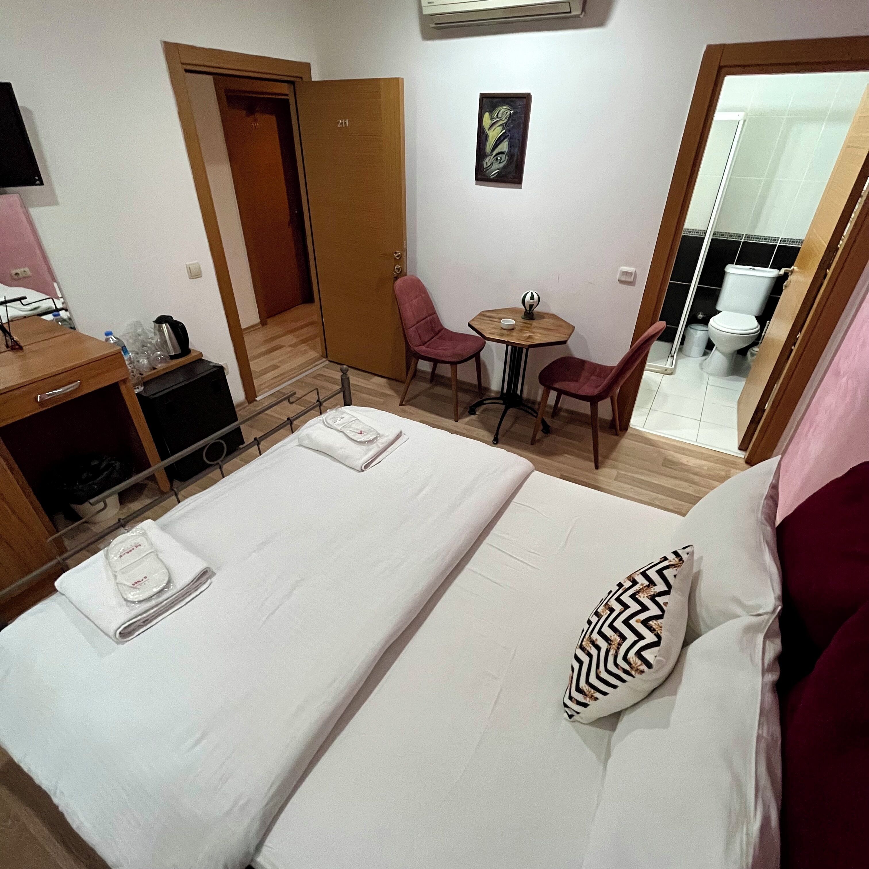 Photo - No2 Hotel