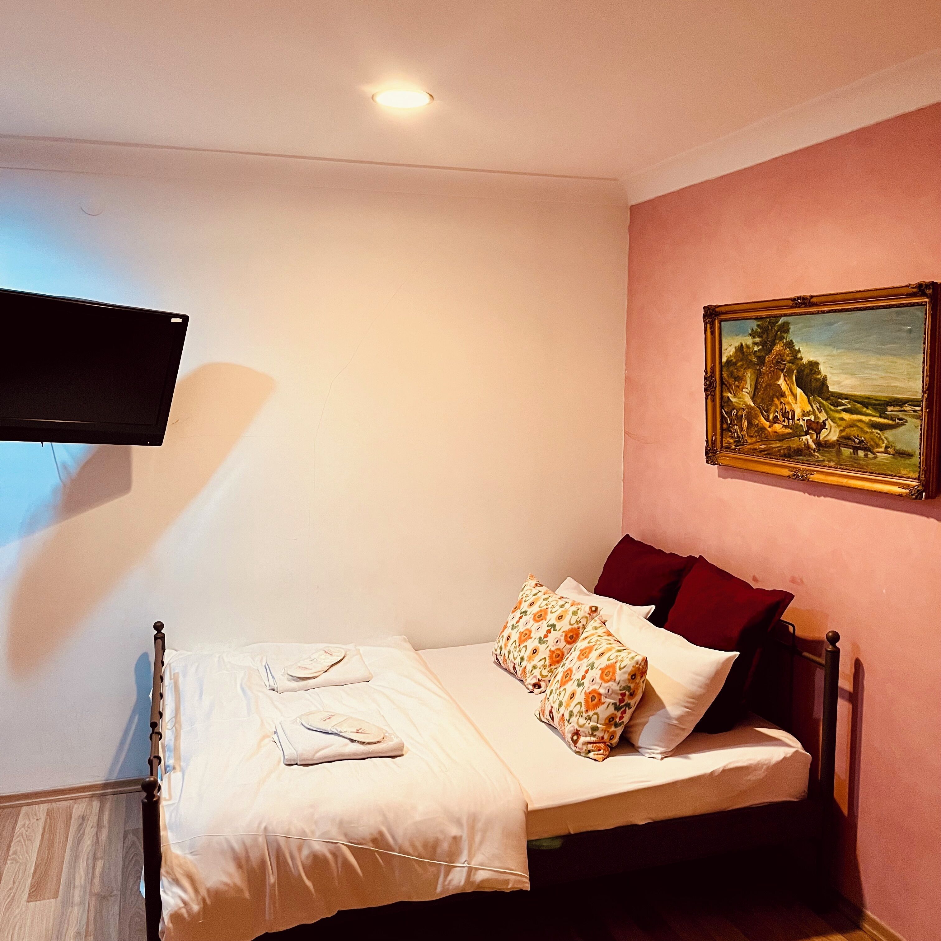 standard room | free wifi, bed sheets