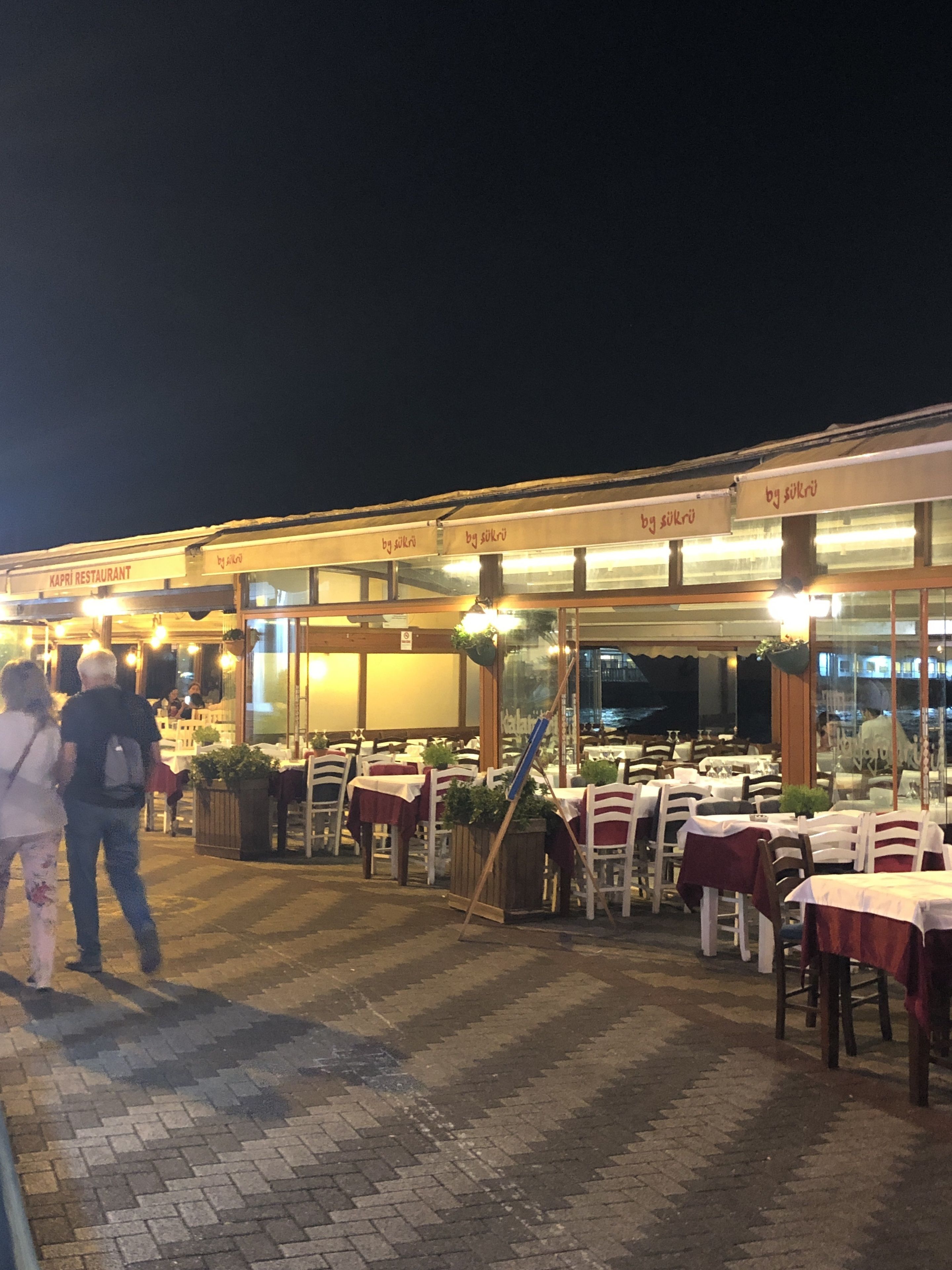 breakfast, lunch and dinner served