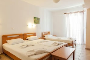 Triple Room | Blackout drapes, soundproofing, iron/ironing board - Ageri (Tinos)