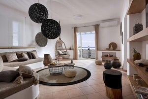 Villa Del Mar | Living area | Flat-screen TV