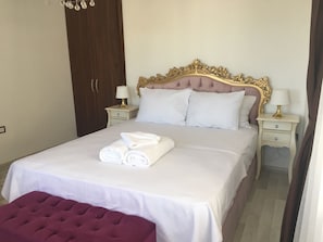 Deluxe-Zimmer, 1 Doppelbett, Nichtraucher | Allergikerbettwaren, Zimmersafe, Schreibtisch, Verdunkelungsvorhänge