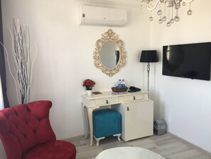 Habitación Deluxe, 1 cama matrimonial, para no fumadores | Ropa de cama hipoalergénica y caja de seguridad en la habitación