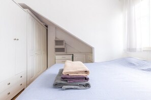 Appartement, 1 slaapkamer | 1 slaapkamer, een strijkplank/strijkijzer, gratis wifi, beddengoed