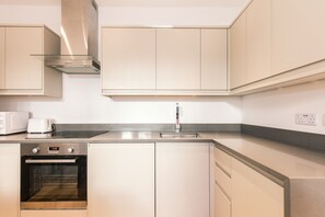 Apartment, 1 Bedroom | Private kitchen | Fridge, microwave, oven, stovetop - Eson 2 - The Westbourne Terrace Cocoon (London)
