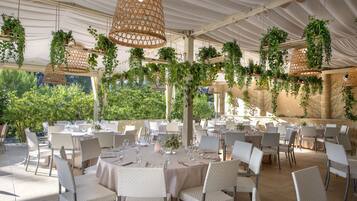 Frokost, lunsj og middag serveres, middelhavsretter