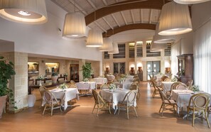 Breakfast, lunch, dinner served; Mediterranean cuisine - Vivosa Apulia Resort - All Inclusive (Ugento)