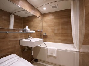 A modern bathroom with a bathtub, a sink, and a mirror. - Hotel Great Morning (Fukuoka)