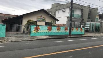 Fachada da propriedade