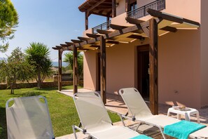 Luxury Villa (Villa Roumeli) | Terrace/patio - Villa Roumeli (Mylopotamos)