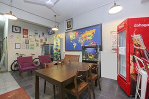 Lobby sitting area - SPOT ON 89751 Bed Station Guest House - Hostel (Tanah Rata)