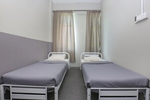 Twin Room | 1 bedroom, Select Comfort beds, desk, free WiFi - SPOT ON 89751 Bed Station Guest House - Hostel (Tanah Rata)