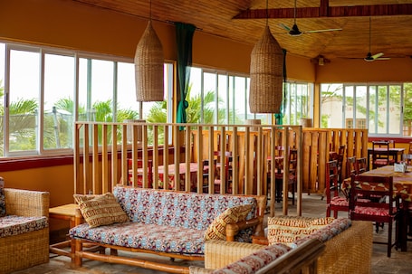 Restaurant. Golden Hill Parker Hotel