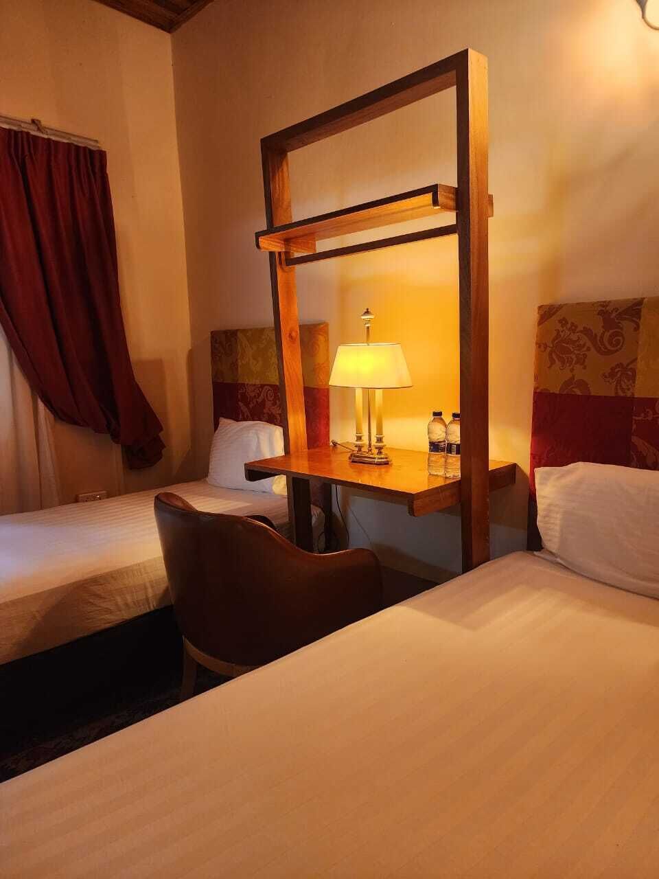 Standard Room | Minibar, in-room safe, desk, laptop workspace