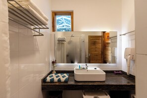 Dusche, Regendusche, kostenlose Toilettenartikel, Haartrockner