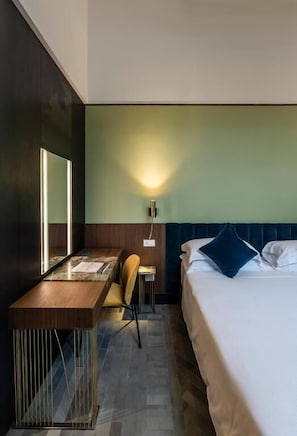 1 bedroom, Egyptian cotton sheets, premium bedding, down duvets