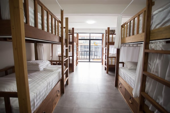 8-Bed Mixed Dormitory | 免費 Wi-Fi