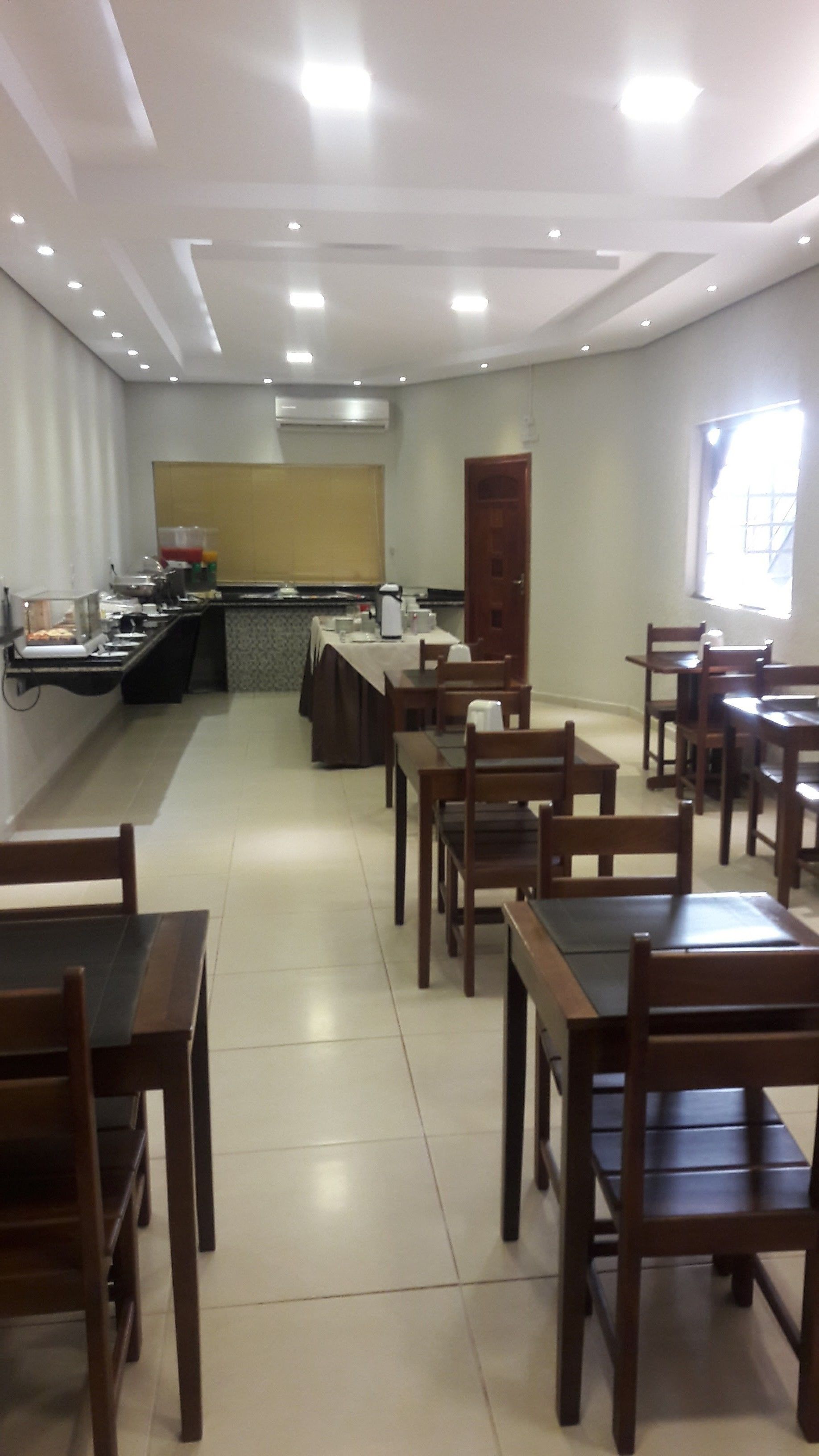 含每日吃到飽早餐