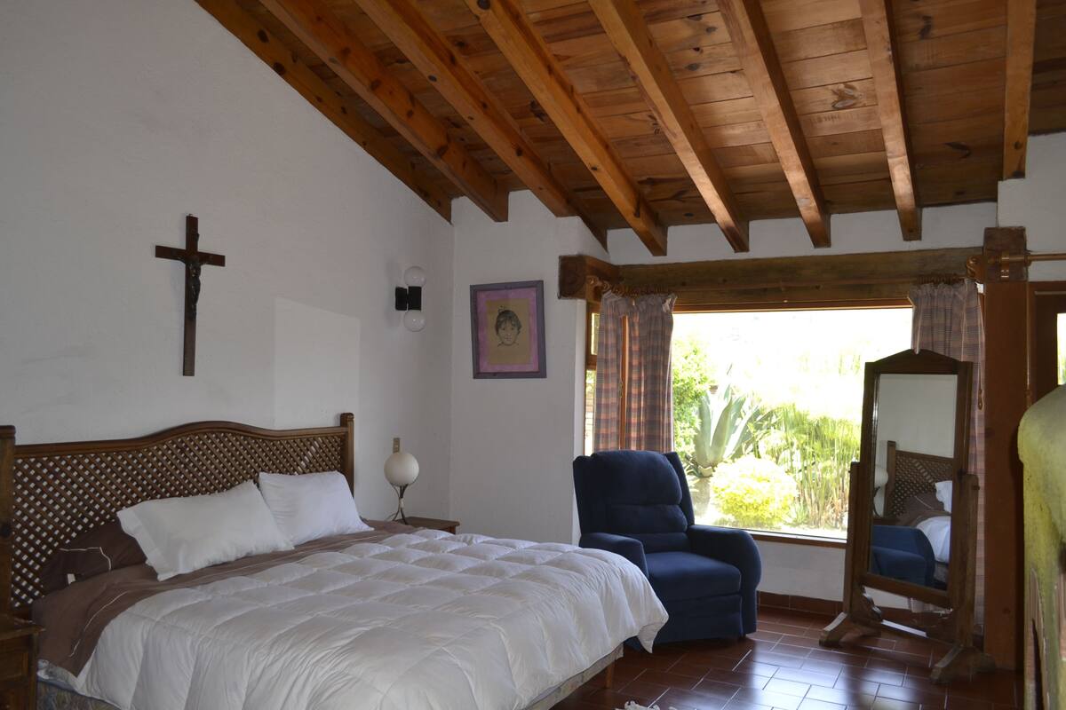 Estudio, 1 cama de matrimonio grande | 1 dormitorio, caja fuerte, wifi gratis y ropa de cama