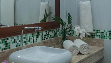 Banheiro | Chuveiro, toalhas de banho