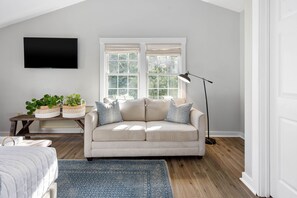 Luxury Double Room | Egyptian cotton sheets, premium bedding, down duvets, in-room safe - Lamberts Cove Inn (Vineyard Haven)