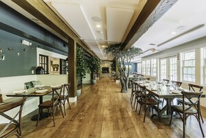 Se sirven cenas y cocina fusión