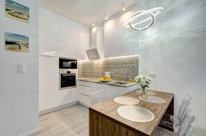 Superior Apartment, 1 Bedroom, Balcony | Private kitchen