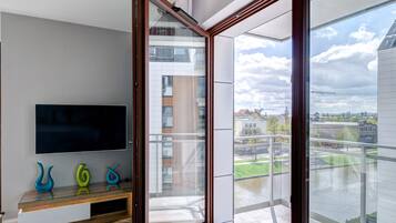 Deluxe appartement, 2 slaapkamers, 2 badkamers | Uitzicht op het water