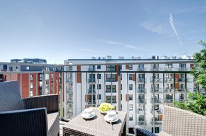 Leilighet – deluxe, 1 soverom, balkong, bakgårdsutsikt | Utsikt mot gårdsplass