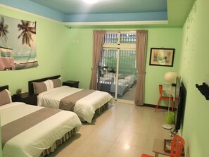 Quadruple Room | 1 bedroom, desk, blackout drapes, free WiFi