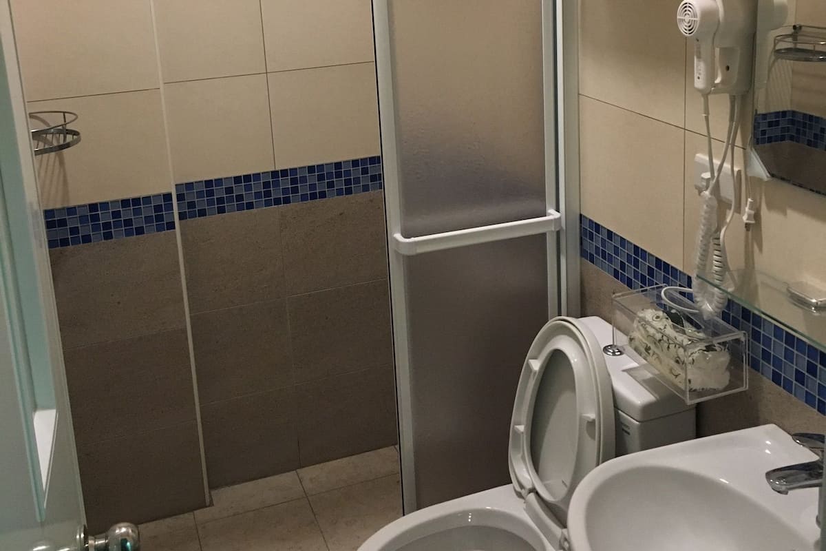 Regadera, regadera tipo lluvia, amenidades de baño gratuitas