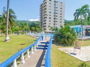 Property grounds - Sword Fish Beach Suite at Turtle Towers (Ocho Rios)