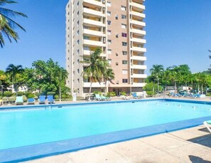 Outdoor pool - Sword Fish Beach Suite at Turtle Towers (Ocho Rios)