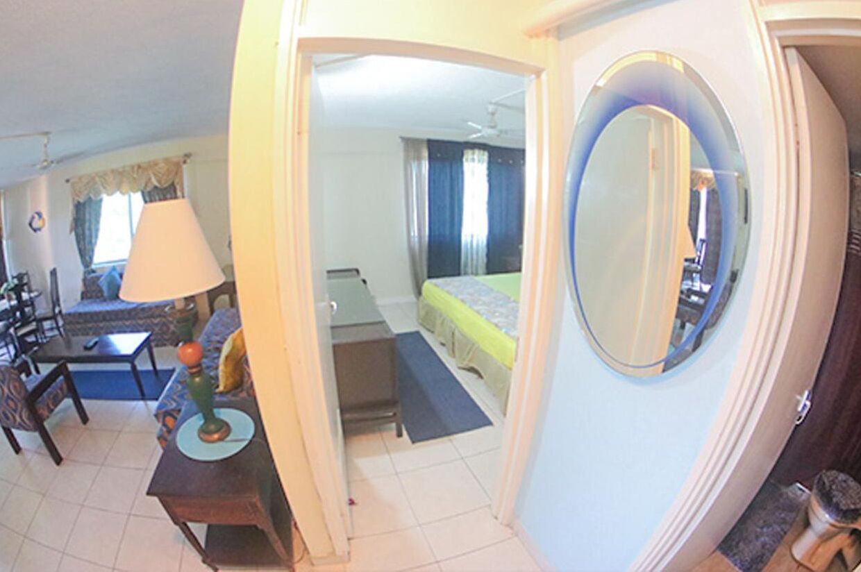 1 quarto, escrivaninha, ferros/tábuas de passar roupa, Wi-Fi de cortesia