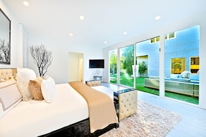 1 bedroom, premium bedding, in-room safe, desk