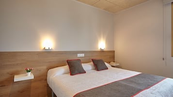Double Room | In-room safe, desk, free cots/infant beds, free WiFi