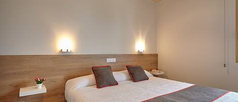 Double Room | In-room safe, desk, free cots/infant beds, free WiFi