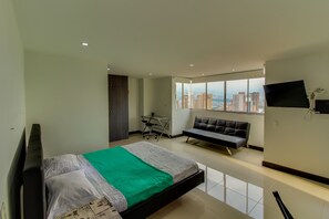 Apartment, 1 Double Bed with Sofa bed | Desk, iron/ironing board, free WiFi, bed sheets - Apartamento estudio con vista panorámica 1304 (Medellín)