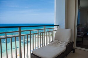 Appartamento Luxury, 2 camere da letto, vista spiaggia, di fronte alla spiaggia | 2 camere, Wi-Fi gratuito, lenzuola