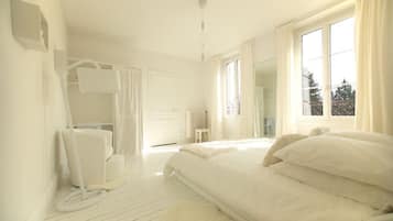 Double Room (Blanche)