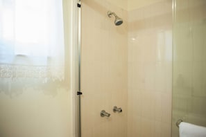 Casa de campo Confort, 3 habitaciones, con acceso para personas discapacitadas, acceso a la alberca | Regadera en el baño