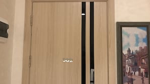 經濟雙人房, 1 張加大雙人床 | 迷你吧、熨斗/熨衫板、免費 Wi-Fi、床單