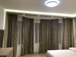 Minibar, iron/ironing board, free WiFi, bed sheets - Mariana (Batumi)