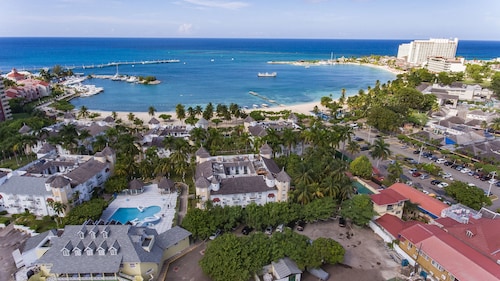 Green Island Beach Suite at Turtle Towers