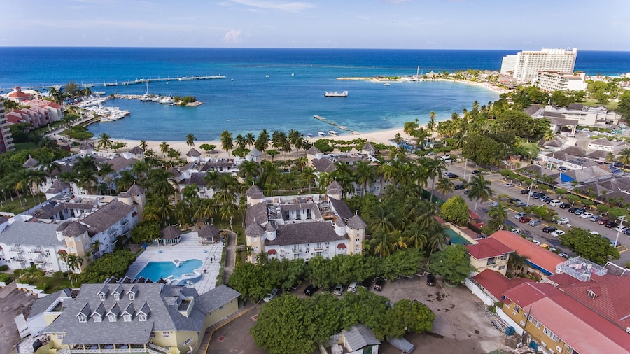 Green Island Beach Suite at Turtle Towers