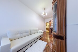 1 bedroom, iron/ironing board, rollaway beds, free WiFi